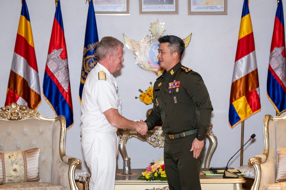 USINDOPACOM commander visits Cambodian Ministry of Defense