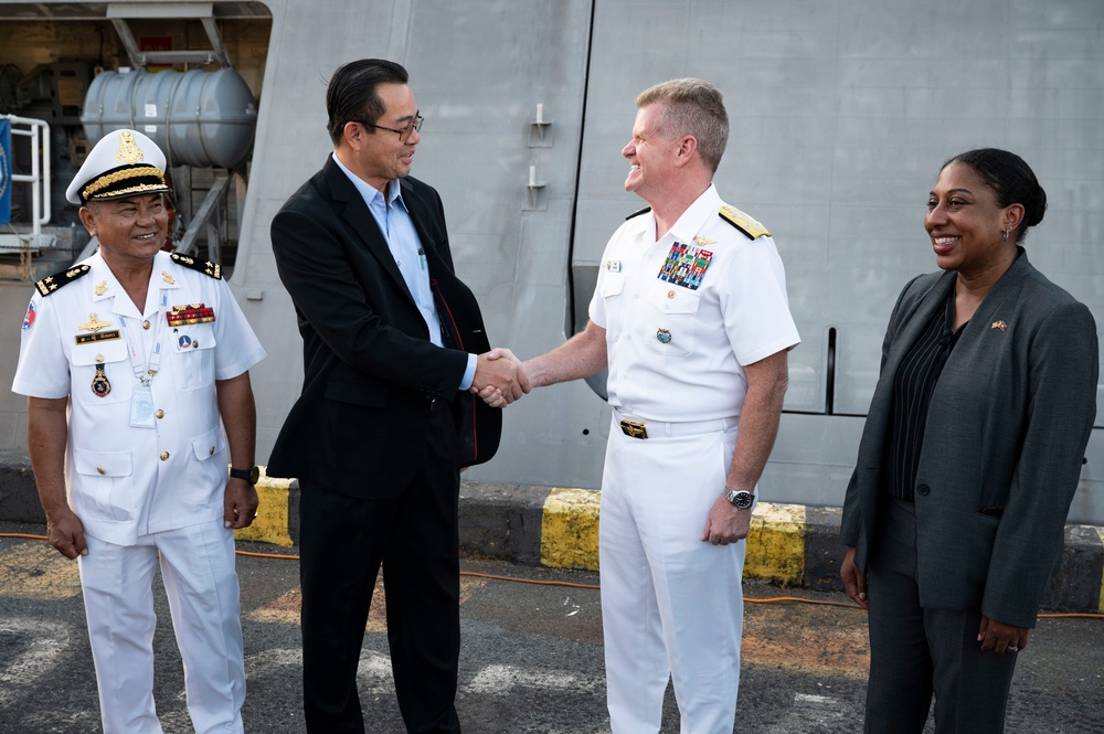 USINDOPACOM commander visits USS Savannah