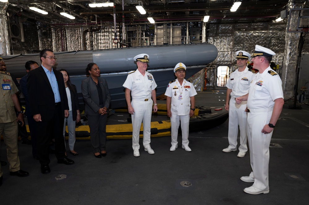 USINDOPACOM commander visits USS Savannah