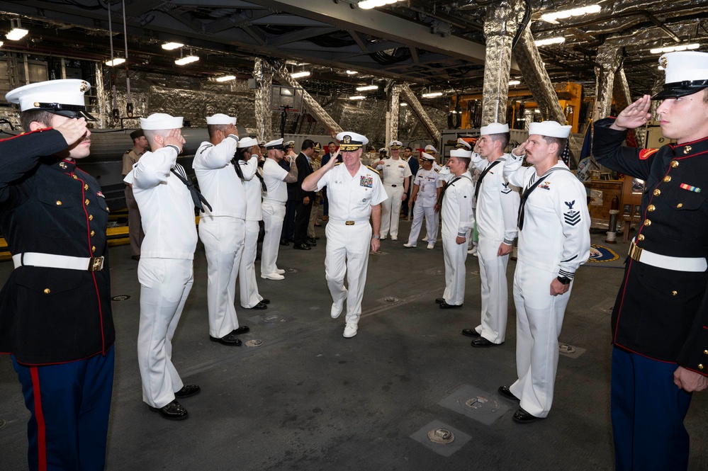 USINDOPACOM commander visits USS Savannah