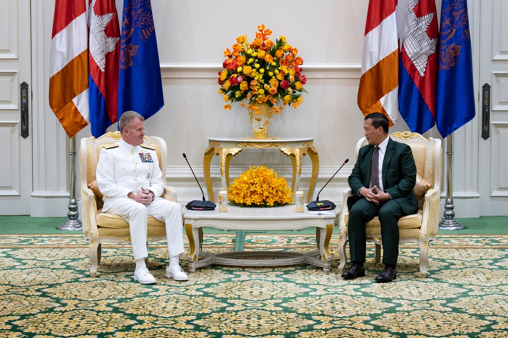 USINDOPACOM commander meets with Cambodian Prime Minister