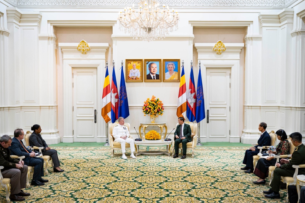 USINDOPACOM commander meets with Cambodian Prime Minister