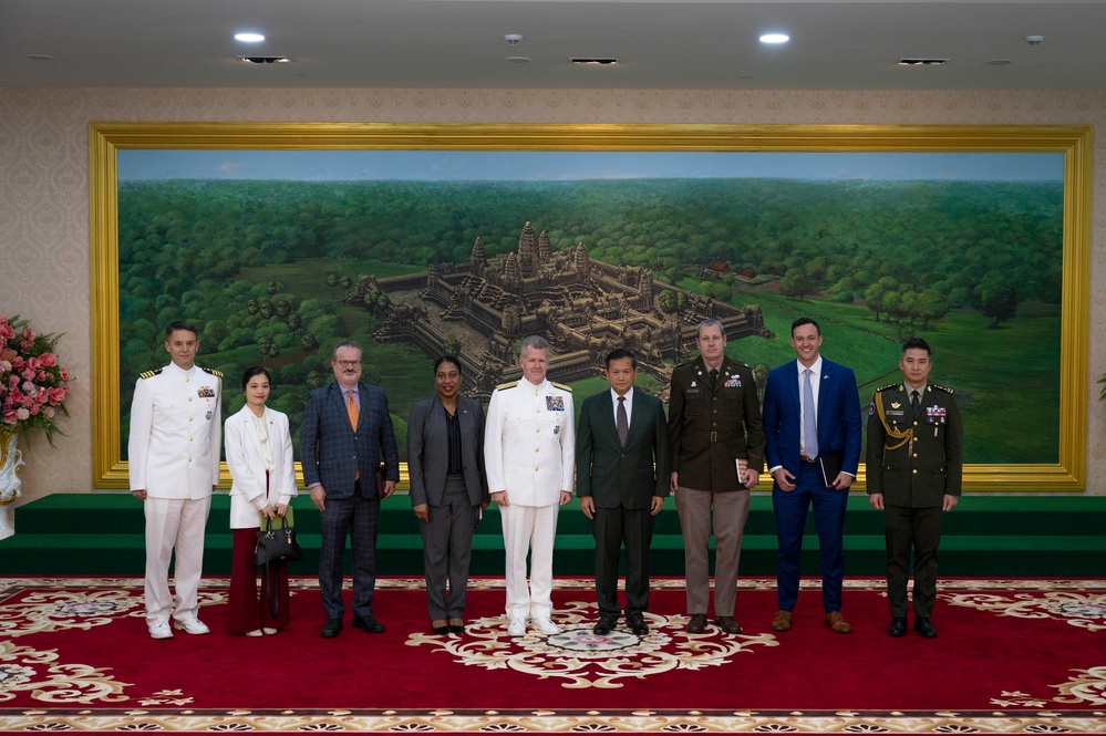 USINDOPACOM commander meets with Cambodian Prime Minister