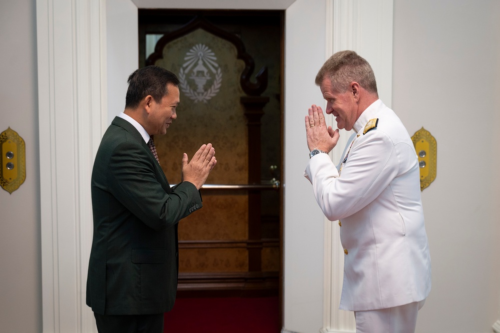 USINDOPACOM commander meets with Cambodian Prime Minister