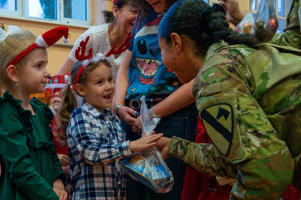 Task Force Pegasus Troopers bring Holiday Cheer