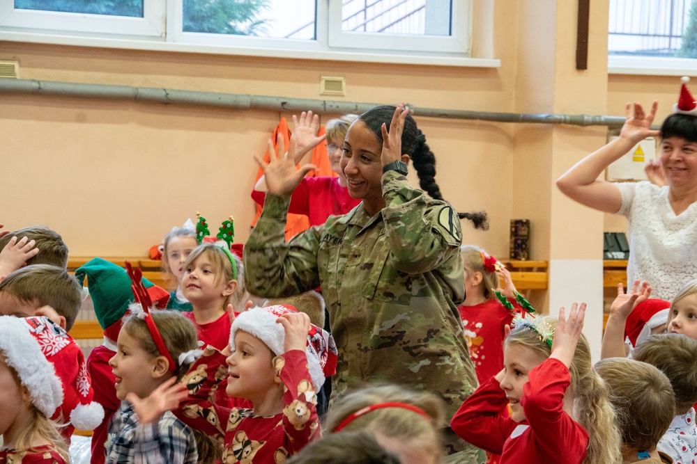 Task Force Pegasus Troopers bring Holiday Cheer