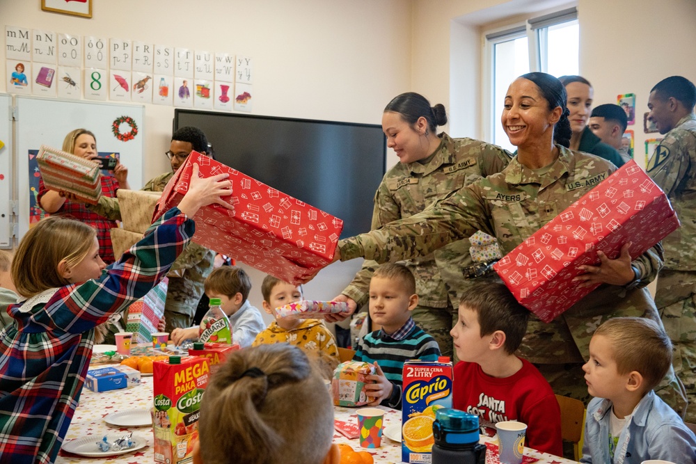 Task Force Pegasus Troopers bring Holiday Cheer