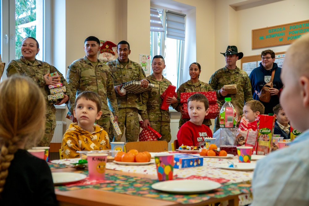 Task Force Pegasus Troopers bring Holiday Cheer