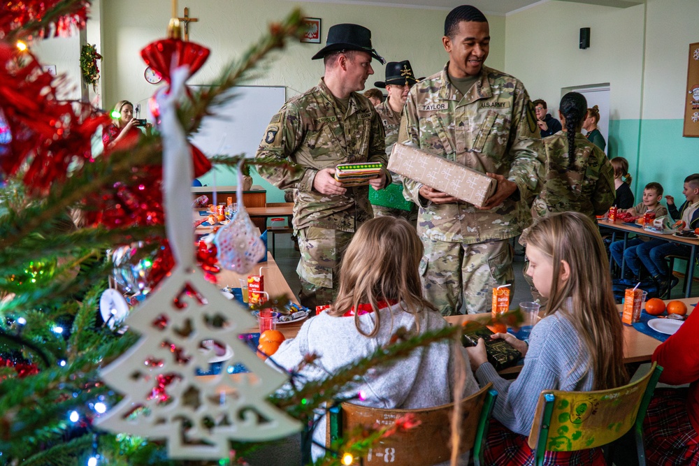 Task Force Pegasus Troopers bring Holiday Cheer