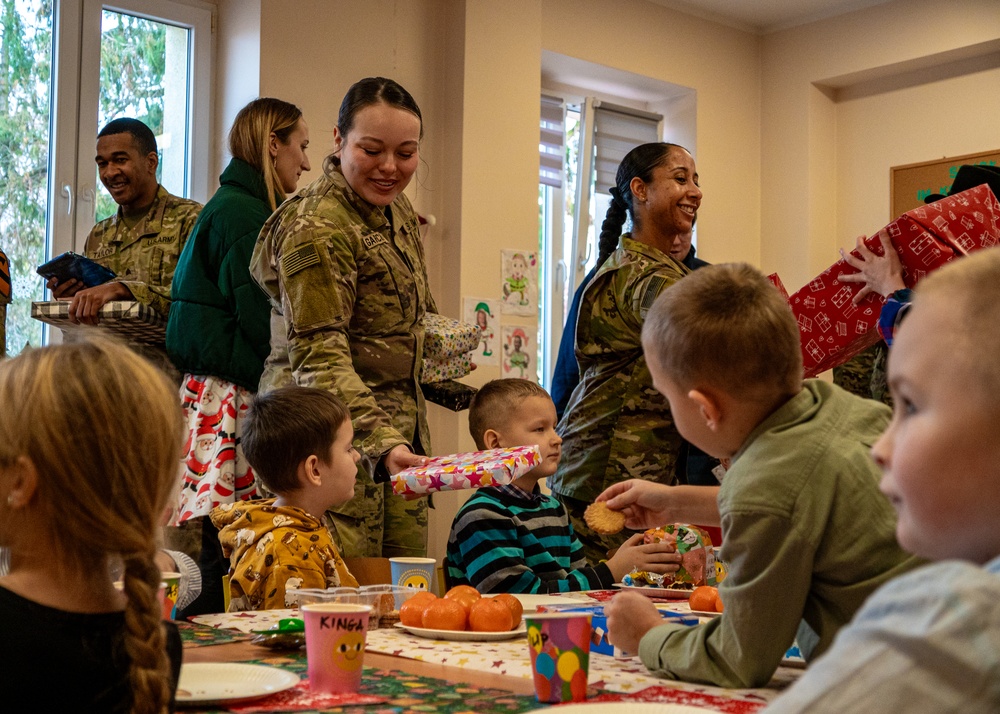 Task Force Pegasus Troopers bring Holiday Cheer