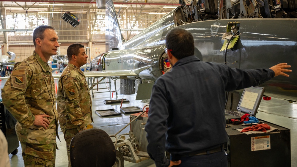 Laughlin leadership visits T-38 maintenance during Airman's Time