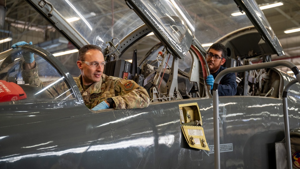 Laughlin leadership visits T-38 maintenance during Airman's Time