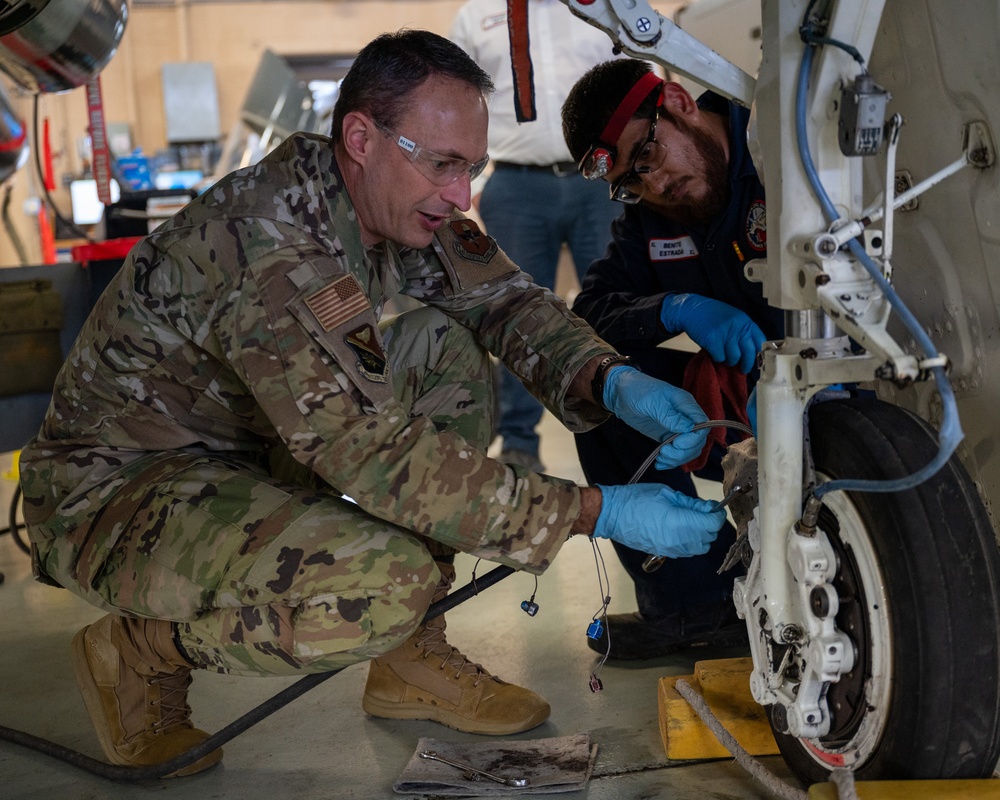 Laughlin leadership visits T-38 maintenance during Airman's Time