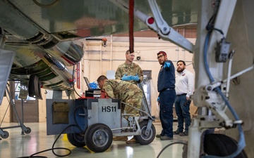 Laughlin leadership visits T-38 maintenance during Airman's Time