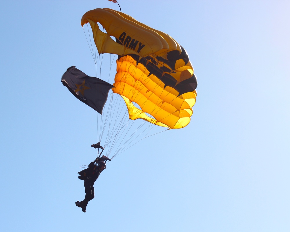 Fort Liberty closes Red Ribbon Week with Golden Knights jump