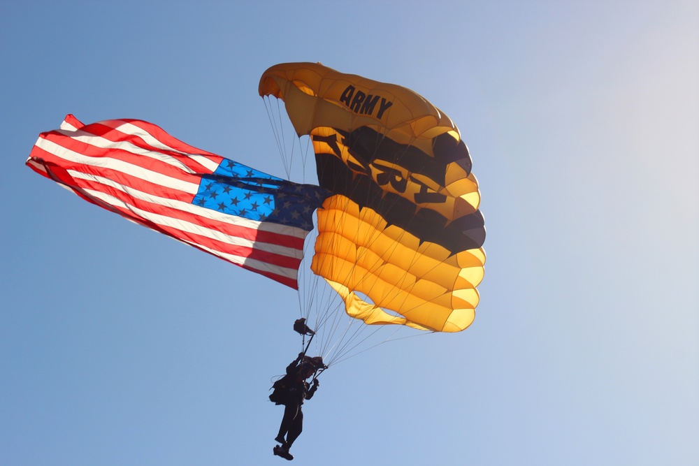 Fort Liberty closes Red Ribbon Week with Golden Knights jump