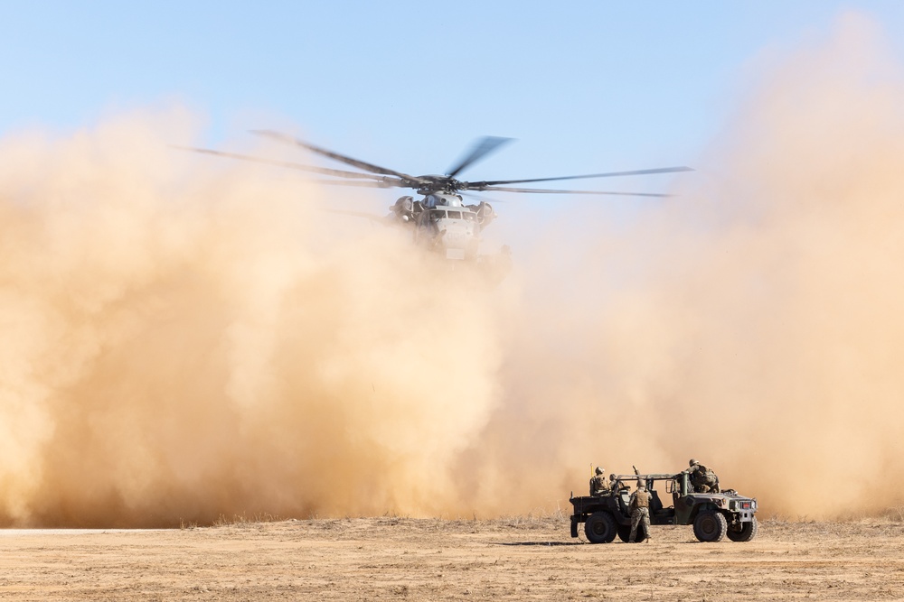 CLB-1, HMH-462 conduct helicopter support team training