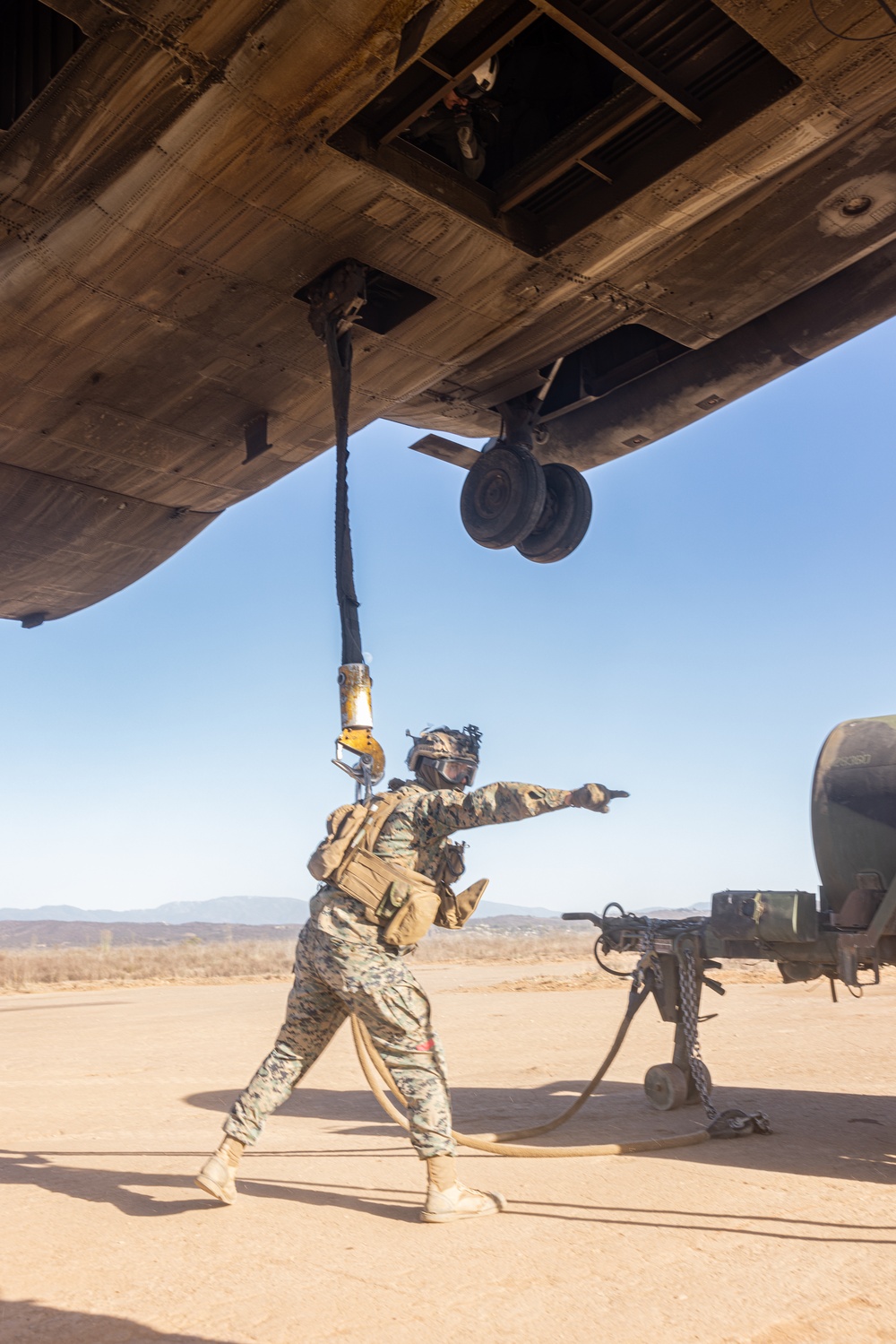 CLB-1, HMH-462 conduct helicopter support team training