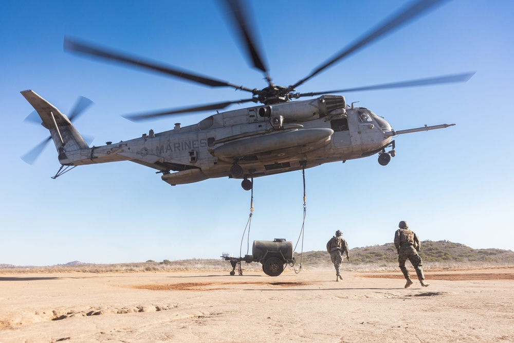 CLB-1, HMH-462 conduct helicopter support team training