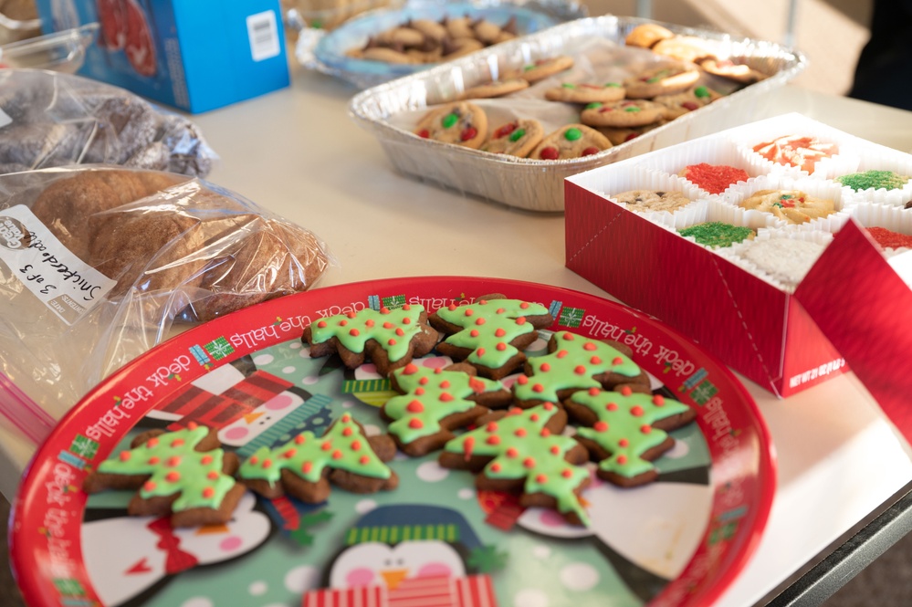 Vance Spouse's Club Airman Holiday Cookie Drive