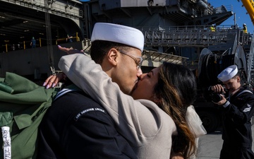 USS Abraham Lincoln returns to homeport after deployment