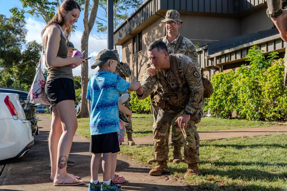 25th ID hosts Clisch Family for a big Tropic Lightning adventure