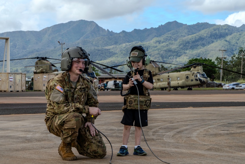 25th ID hosts Clisch Family for a big Tropic Lightning adventure