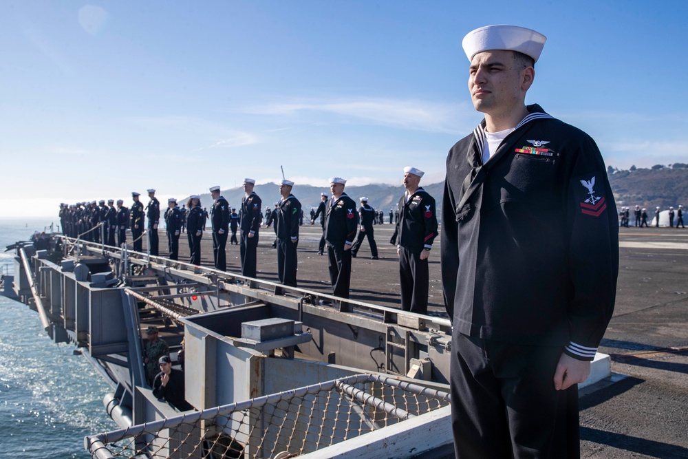 Abraham Lincoln returns to homeport after deployment