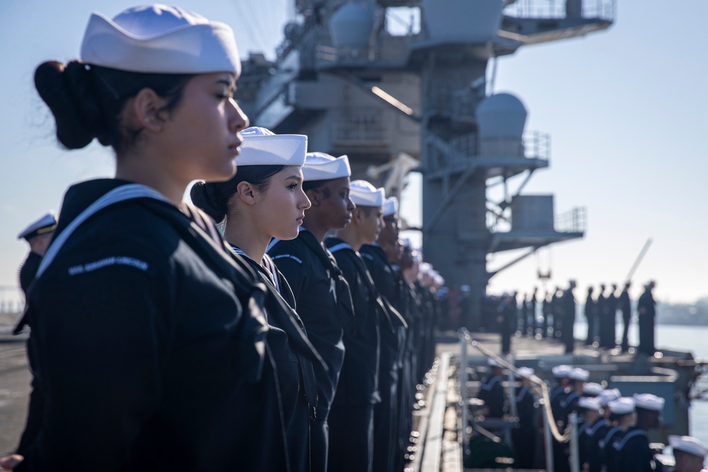 Abraham Lincoln returns to homeport after deployment