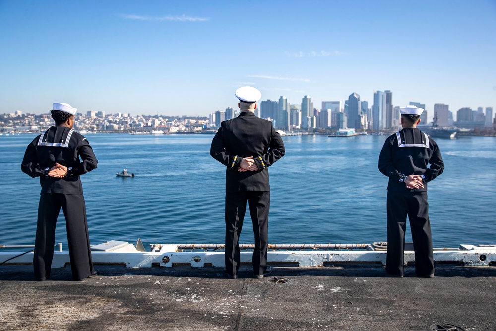 Abraham Lincoln returns to homeport after deployment