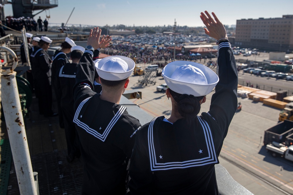 Abraham Lincoln returns to homeport after deployment