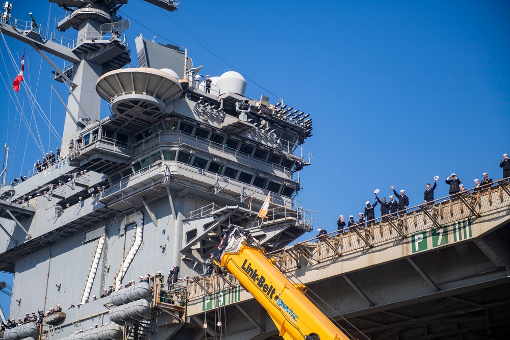 USS Abraham Lincoln returns to homeport after deployment