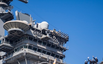 USS Abraham Lincoln returns to homeport after deployment