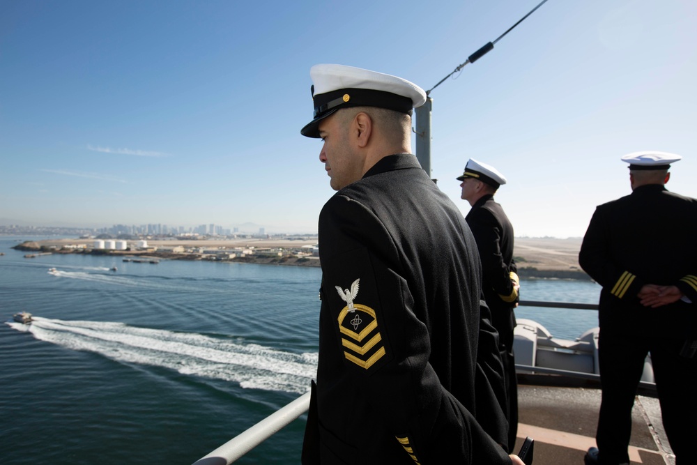 USS Abraham Lincoln returns to homeport after deployment