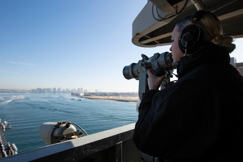 USS Abraham Lincoln returns to homeport after deployment