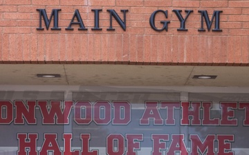 Arizona Soldier visits old High School.