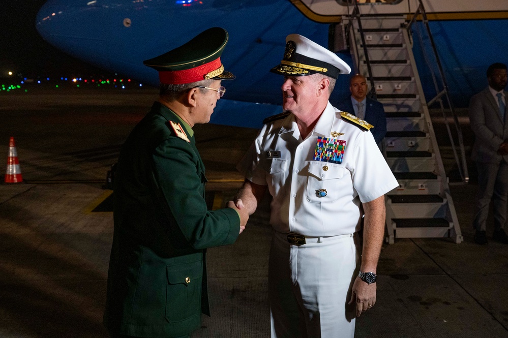 USINDOPACOM commander travels to Vietnam