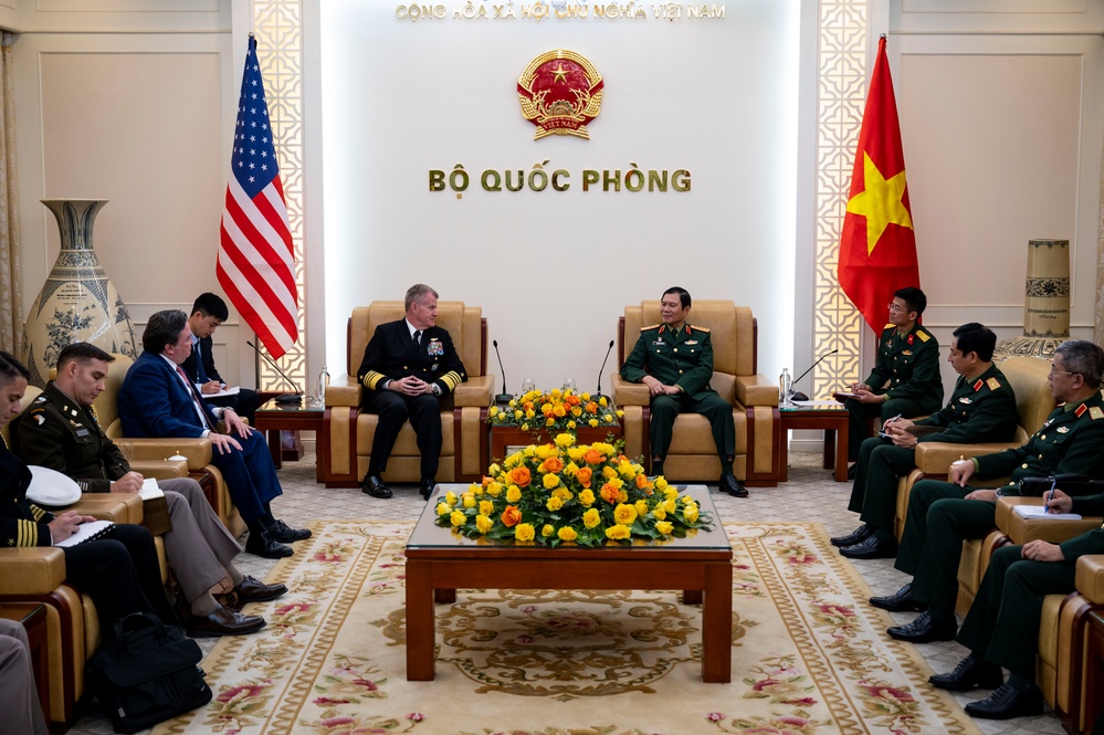 USINDOPACOM commander visits Vietnamese Ministry of Defense