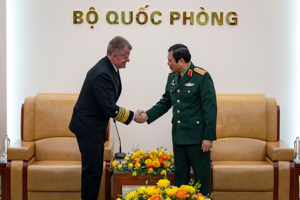 USINDOPACOM commander visits Vietnamese Ministry of Defense