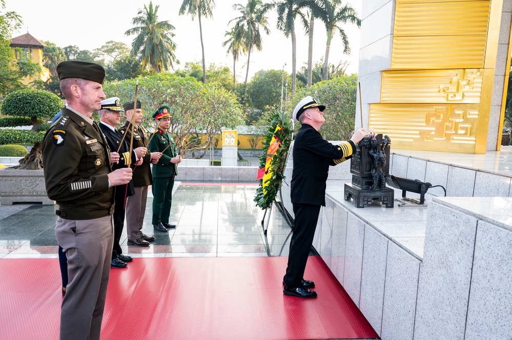 USINDOPACOM commander visits The Vietnam War Memorial