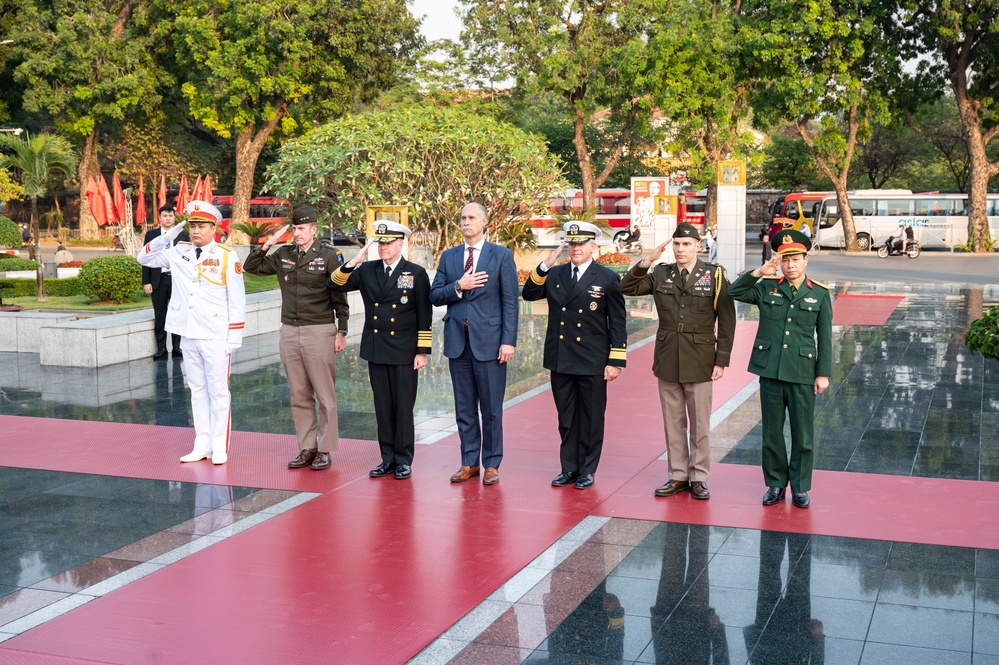 USINDOPACOM commander visits The Vietnam War Memorial