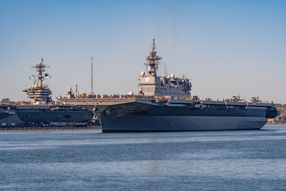 JS Kaga arrives in San Diego after F-35B trials