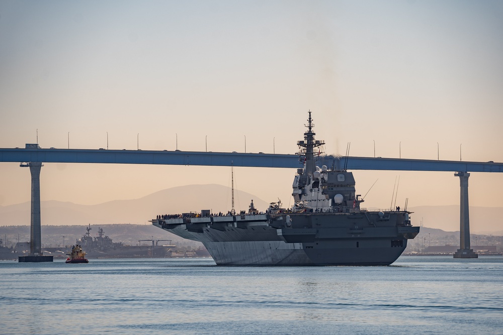 JS Kaga arrives in San Diego after F-35B trials