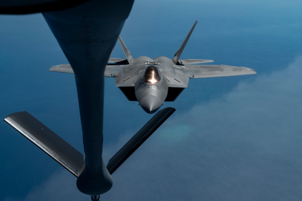 F-22 projects airpower over USCENTCOM