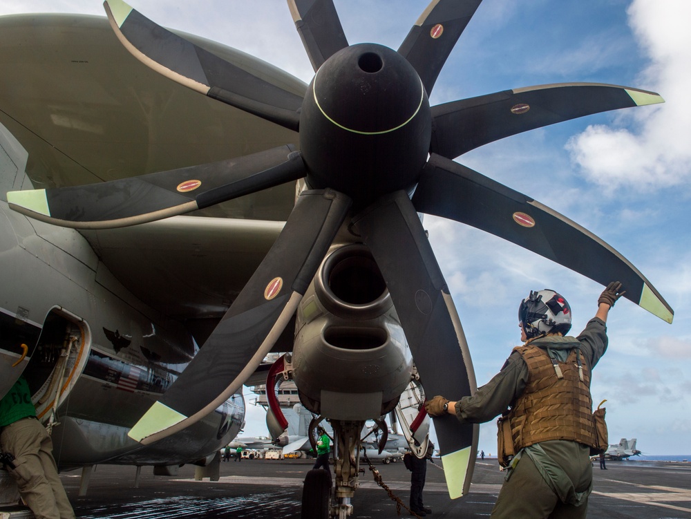 USS Carl Vinson (CVN 70) Conducts Routine Flight Operations in the Philippine Sea