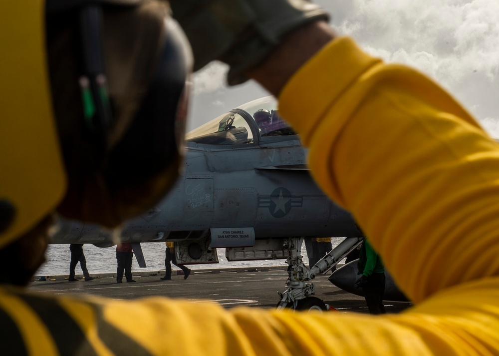 USS Carl Vinson (CVN 70) Conducts Routine Flight Operations in the Philippine Sea