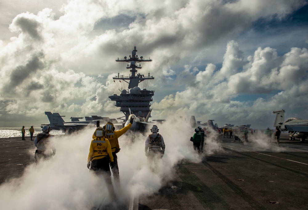 USS Carl Vinson (CVN 70) Conducts Routine Flight Operations in the Philippine Sea