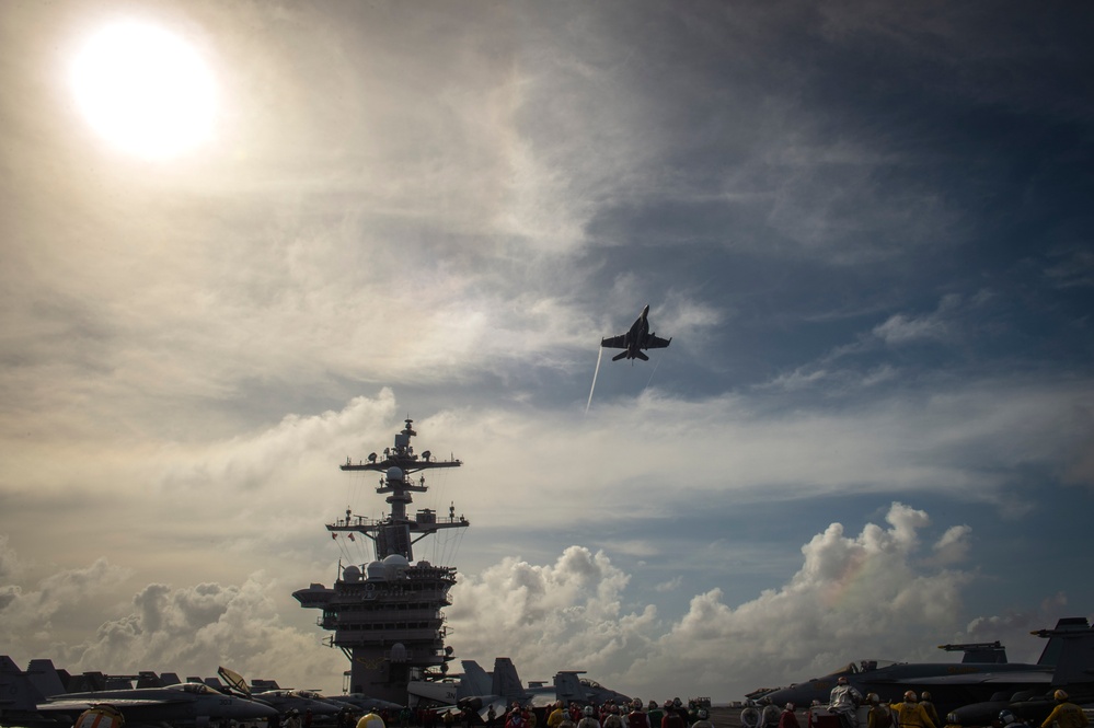 USS Carl Vinson (CVN 70) Conducts Routine Flight Operations in the Philippine Sea