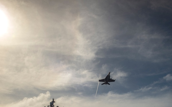 USS Carl Vinson (CVN 70) Conducts Routine Flight Operations in the Philippine Sea