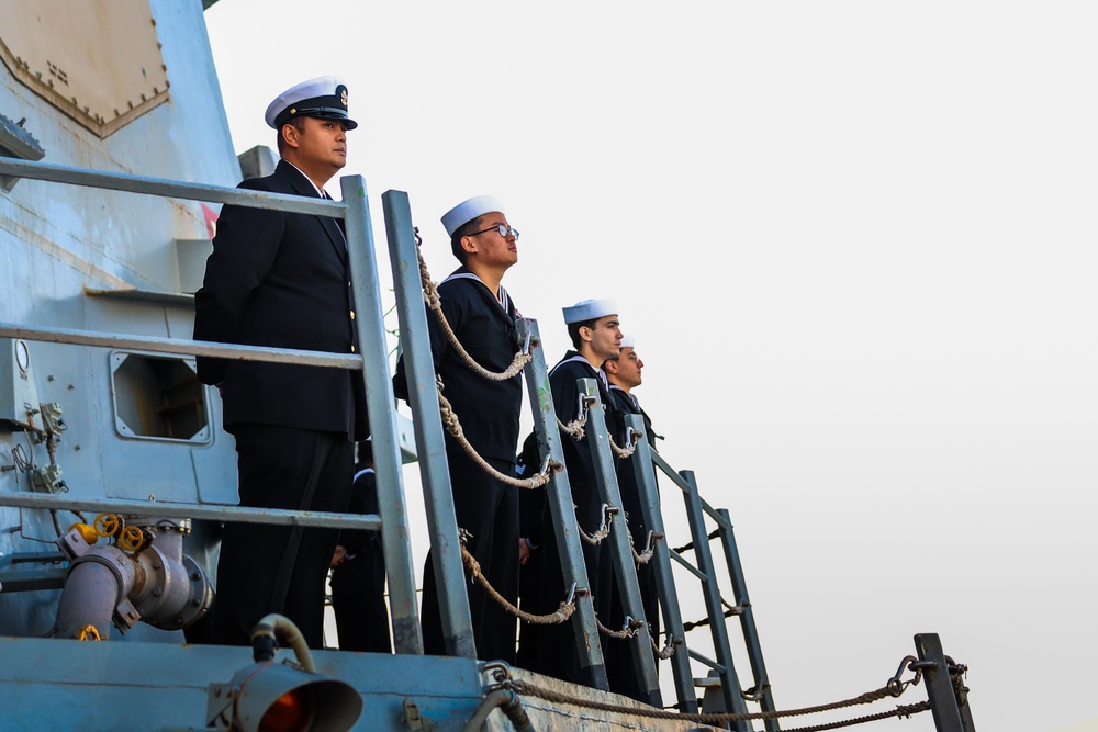 USS Bulkeley returns to Home Port and hosts The Secretary of the Navy